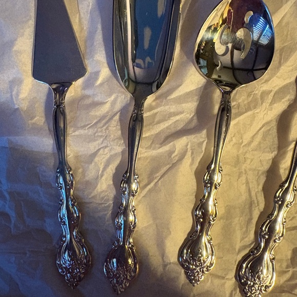 Oneida LTD Hostess Silver Serving Utensil Set; $99 retail - Picture 2 of 6